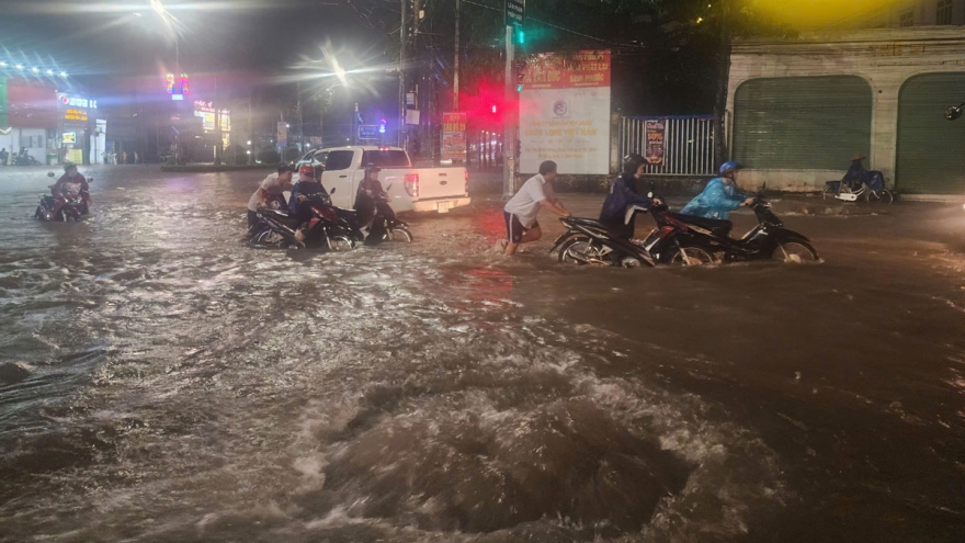 Mưa lớn gây ngập lụt nghiêm trọng tại Bình Phước